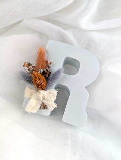 Frej Decoratieve letter met droogbloemen 00001