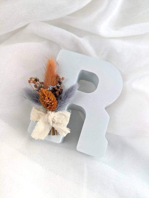 Frej Decoratieve letter met droogbloemen 00001